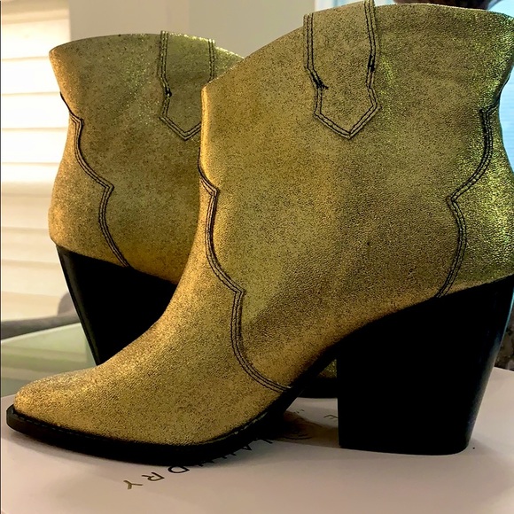 Bonnie Bootie
CHINESE LAUNDRY - Picture 2 of 5